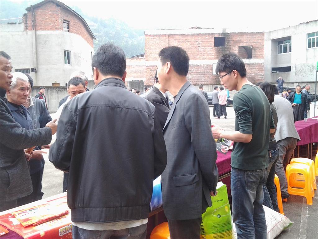 省農(nóng)資集團(tuán)閩東公司聯(lián)合寧德市供銷社、福安市供銷社開展“農(nóng)資推介、農(nóng)技咨詢、維修服務(wù)三下鄉(xiāng)”活動(dòng)