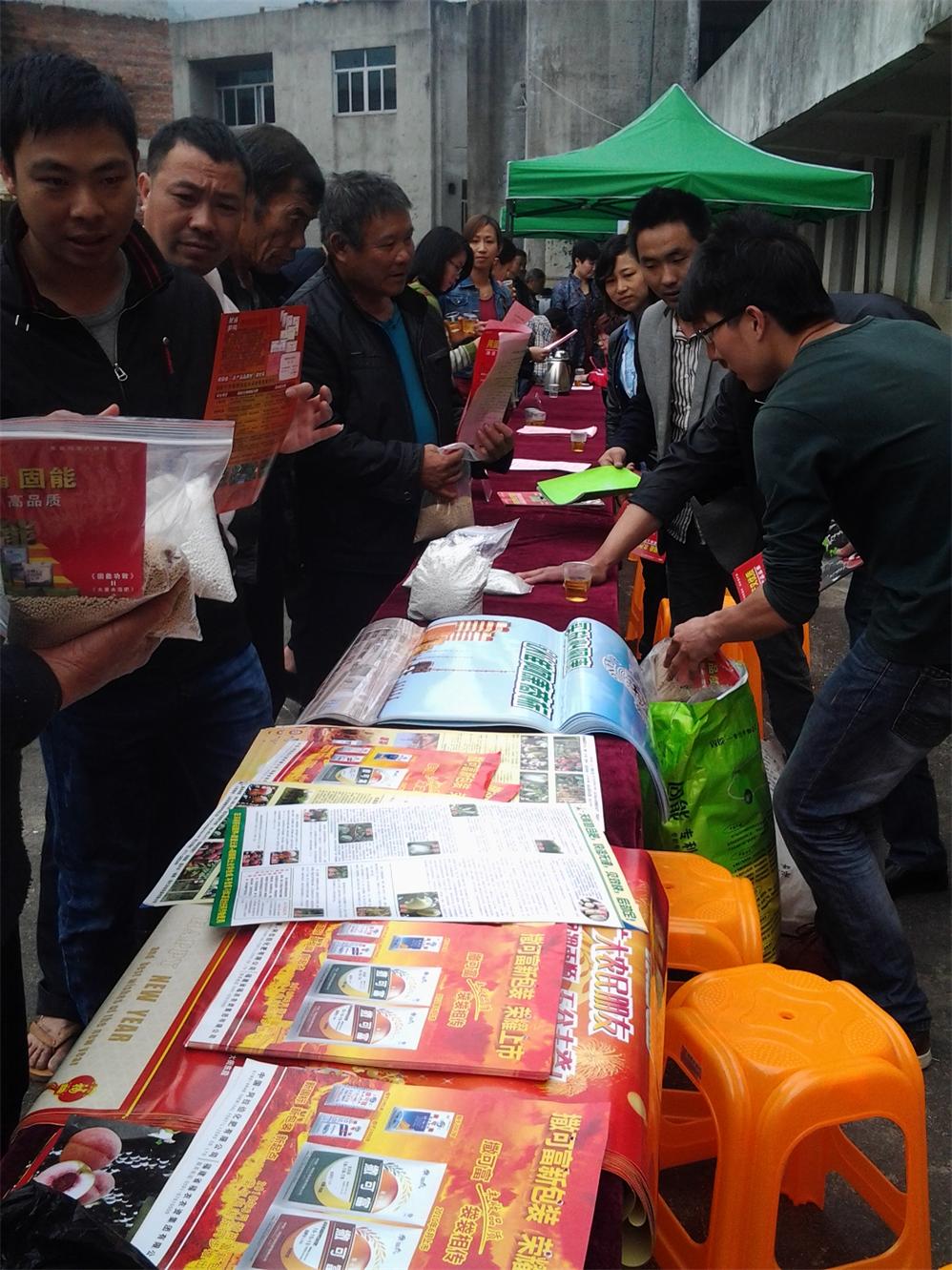 省農(nóng)資集團(tuán)閩東公司聯(lián)合寧德市供銷社、福安市供銷社開展“農(nóng)資推介、農(nóng)技咨詢、維修服務(wù)三下鄉(xiāng)”活動(dòng)