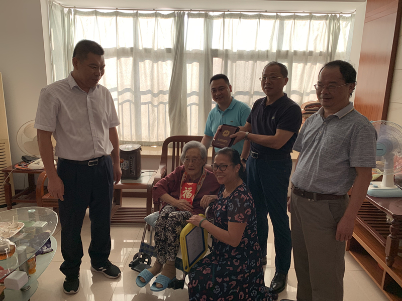 福建省農(nóng)資集團(tuán)16人獲頒慶祝中華人民共和國成立70周年紀(jì)念章