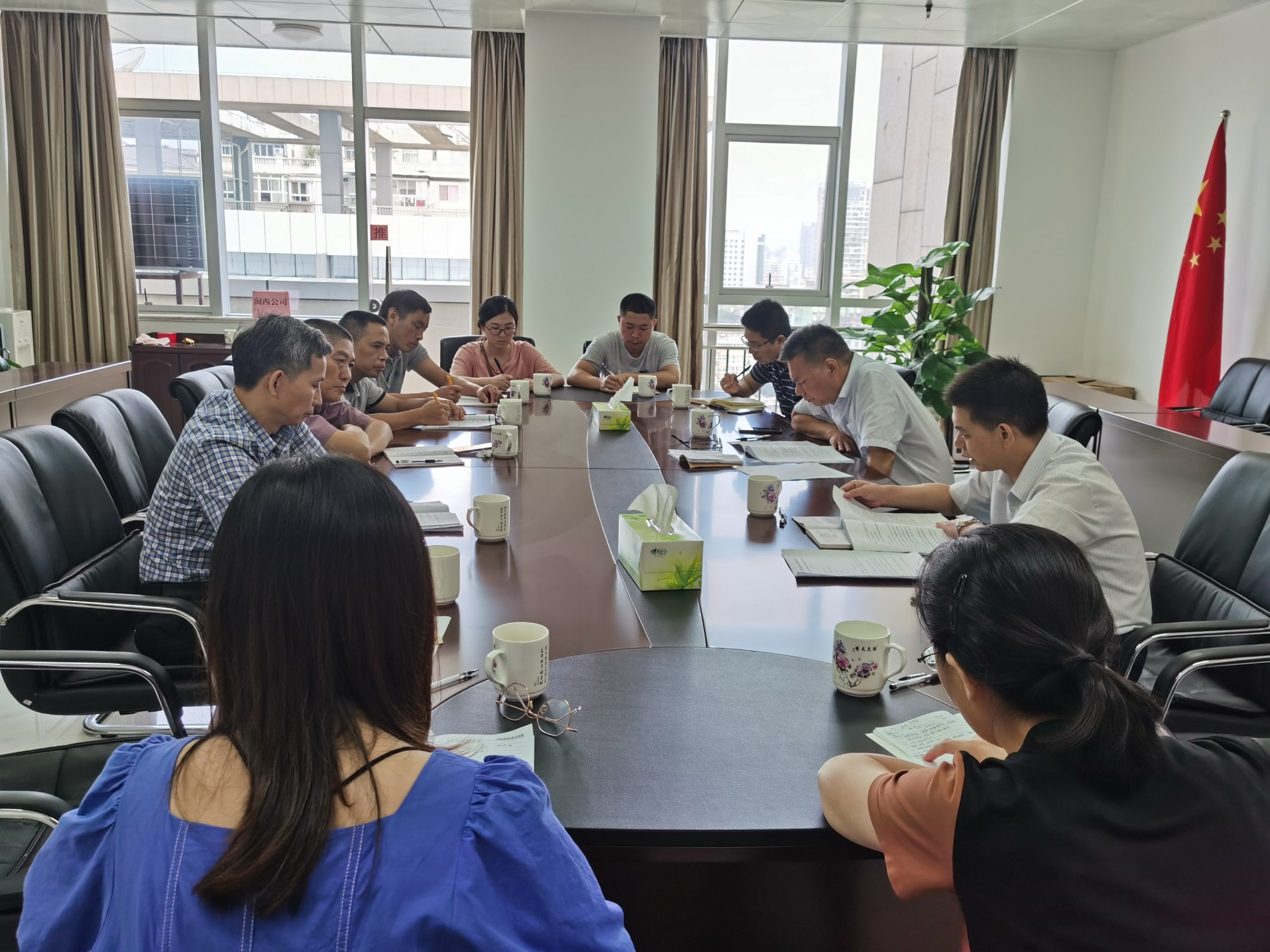 閩西公司組織學(xué)習(xí)《中華人民共和國(guó)公職人員政務(wù)處分法》和省社相關(guān)規(guī)定