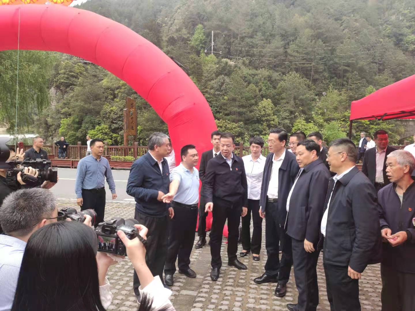 中華全國供銷合作總社黨組書記、理事會副主任韓立平 蒞臨壽寧縣下黨鄉(xiāng)指導開展春耕農(nóng)資科技下鄉(xiāng)專場活動