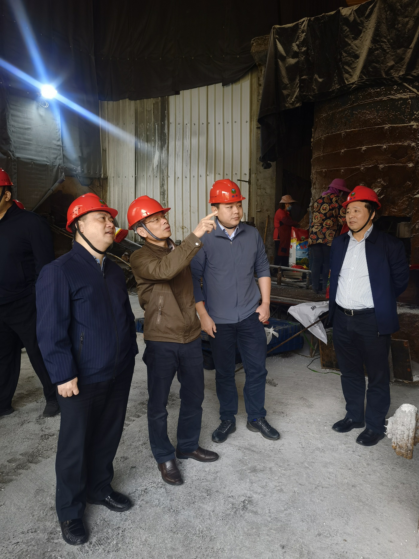 省社黨組成員、紀檢組組長鄭恢先到鑫源肥業(yè)調(diào)研指導(dǎo)