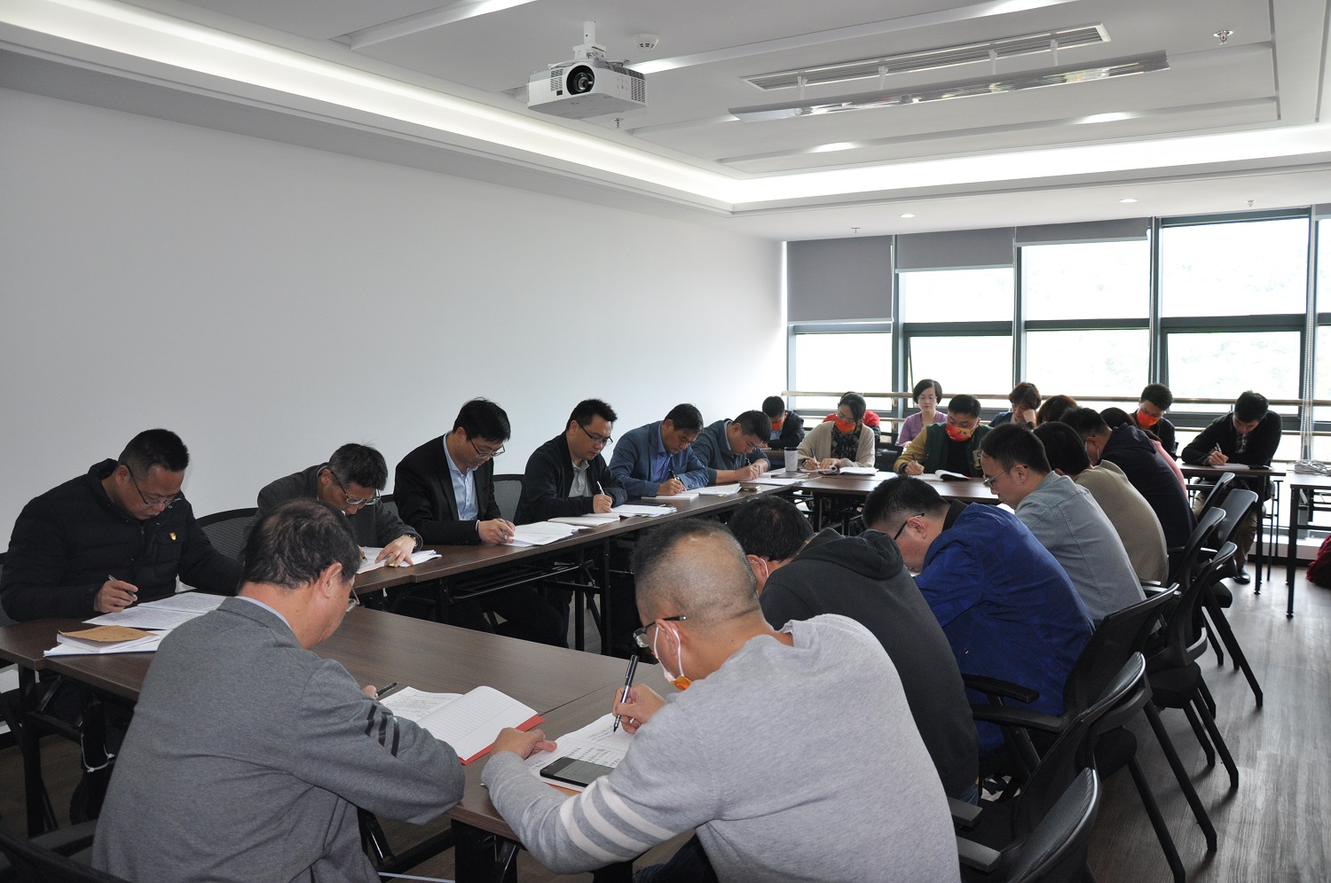 集團(tuán)公司召開3月份理論學(xué)習(xí)中心組學(xué)習(xí)會