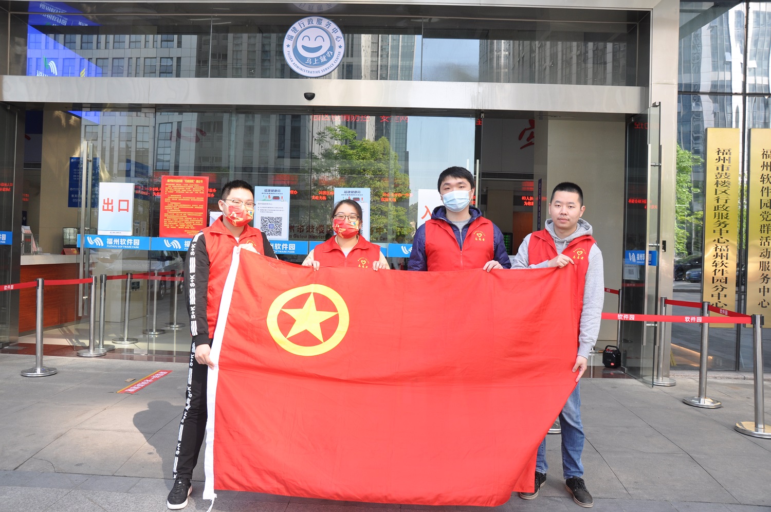 集團公司組織團員志愿者參加園區(qū)疫情防控值勤