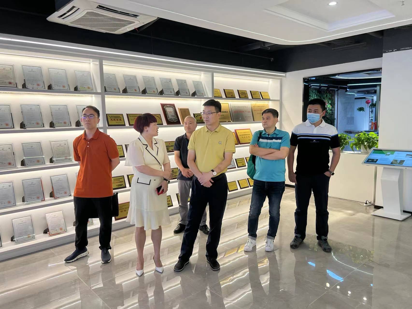 集團(tuán)公司黨委書記、董事長吳基好赴廈門江平生物考察調(diào)研