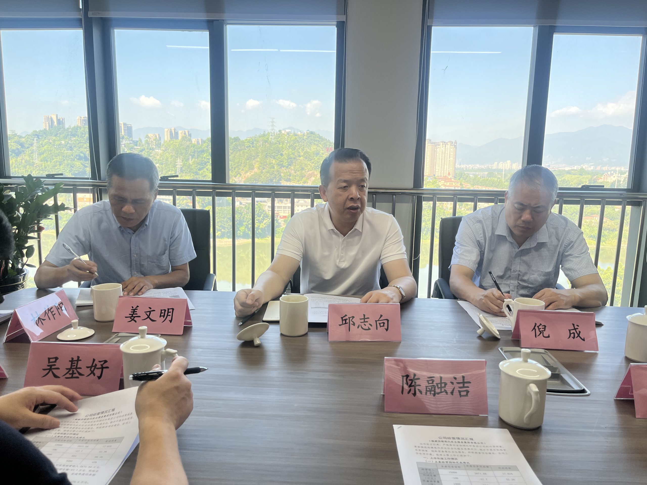 省供銷社黨組成員、副主任邱志向赴福農集團及下屬企業(yè)調研